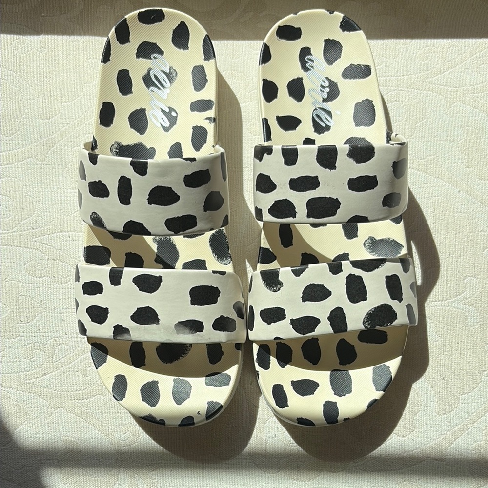 Stylish Black and Cream Women's Slide Sandals, Never worn